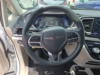 2024 Chrysler Pacifica Touring L 121.6" WB - miniatura 16