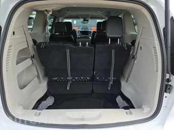 2024 Chrysler Pacifica Touring L 121.6" WB - miniatura 17