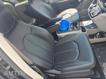 2024 Chrysler Pacifica Touring L 121.6" WB - miniatura 16