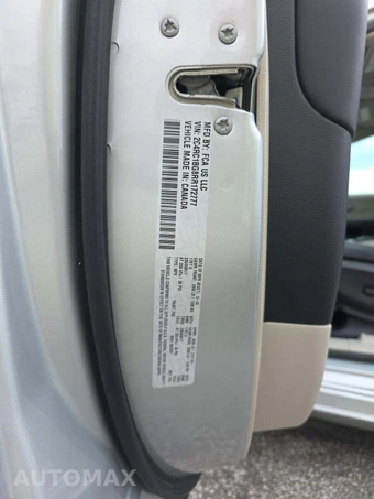 2024 Chrysler Pacifica Touring L 121.6" WB - miniatura 5