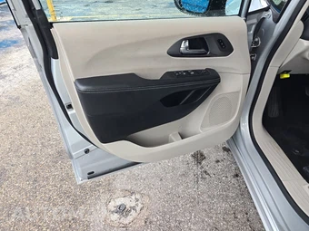 2024 Chrysler Pacifica Touring L 121.6" WB - miniatura 9