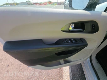 2024 Chrysler Pacifica Touring L 121.6" WB - miniatura 9