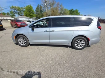 2024 Chrysler Pacifica Touring L 121.6" WB - miniatura 3