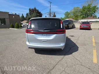 2024 Chrysler Pacifica Touring L 121.6" WB - miniatura 4