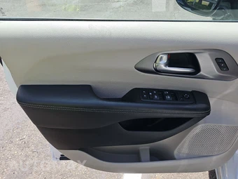 2024 Chrysler Pacifica Touring L 121.6" WB - miniatura 15