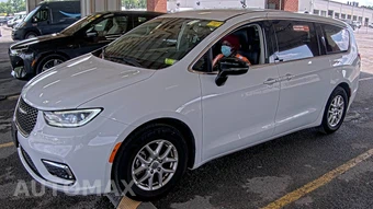 2024 Chrysler Pacifica Touring L 121.6" WB