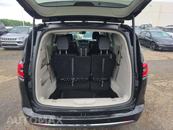2024 Chrysler Pacifica Touring L 121.6" WB - miniatura 15