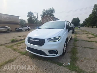 2024 Chrysler Pacifica Touring L 121.6" WB