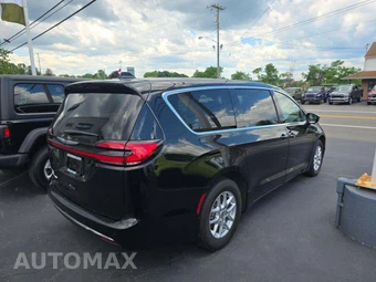 2024 Chrysler Pacifica Touring L 121.6" WB - miniatura 3