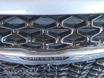 2024 Chrysler Pacifica Touring L 121.6" WB - miniatura 17