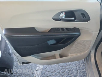 2024 Chrysler Pacifica Touring L 121.6" WB - miniatura 9