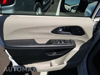 2024 Chrysler Pacifica Touring L 121.6" WB - miniatura 9