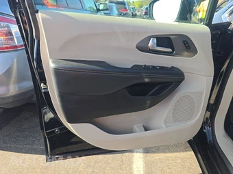 2024 Chrysler Pacifica Touring L 121.6" WB - miniatura 9