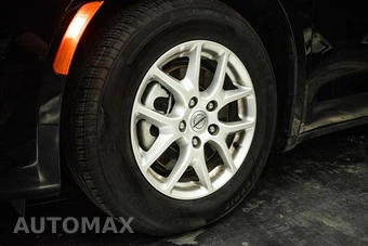 2024 Chrysler Pacifica Touring L 121.6" WB - miniatura 3