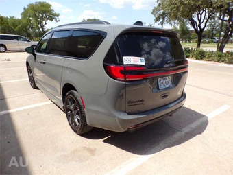 2024 Chrysler Pacifica Touring L 121.6" WB - miniatura 6