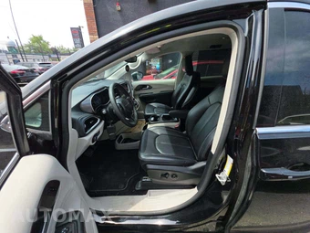2024 Chrysler Pacifica Touring L 121.6" WB - miniatura 6
