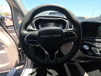 2024 Chrysler Pacifica Touring L 121.6" WB - miniatura 10