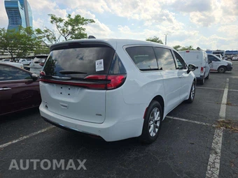2024 Chrysler Pacifica Touring L 121.6" WB - miniatura 2