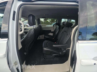 2024 Chrysler Pacifica Touring L 121.6" WB - miniatura 7