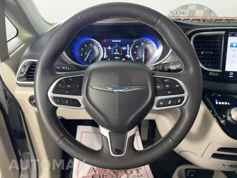 2024 Chrysler Pacifica Touring L 121.6" WB - miniatura 13