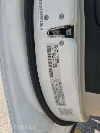 2024 Chrysler Voyager LX 121.6" WB - miniatura 15