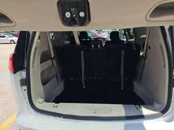 2024 Chrysler Voyager LX 121.6" WB - miniatura 17