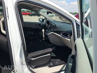 2024 Chrysler Voyager LX 121.6" WB - miniatura 8