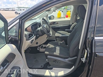 2024 Chrysler Voyager LX 121.6" WB - miniatura 7