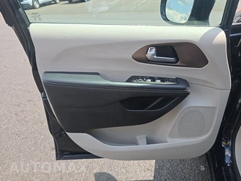 2024 Chrysler Voyager LX 121.6" WB - miniatura 9
