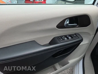 2024 Chrysler Voyager LX 121.6" WB - miniatura 9