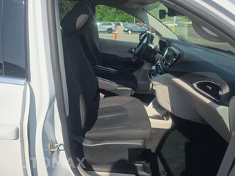 2024 Chrysler Voyager LX 121.6" WB - miniatura 8