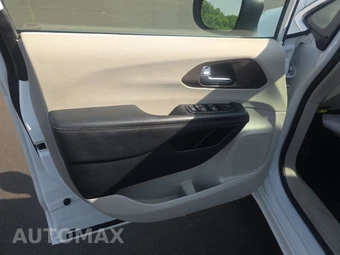 2024 Chrysler Voyager LX 121.6" WB - miniatura 9