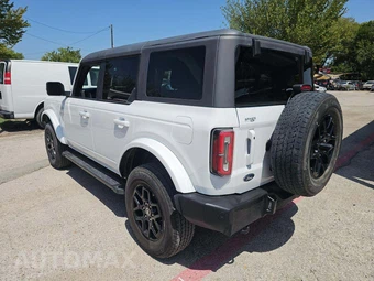 2024 Ford Bronco Outer Banks - miniatura 2