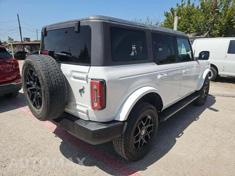2024 Ford Bronco Outer Banks - miniatura 3