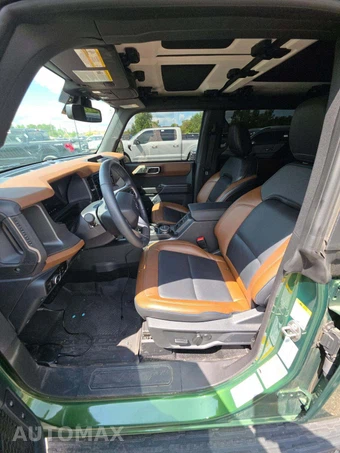 2024 Ford Bronco Outer Banks - miniatura 3
