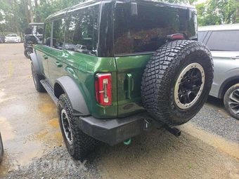 2024 Ford Bronco Outer Banks - miniatura 2