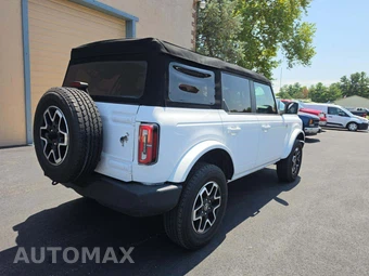 2024 Ford Bronco Outer Banks - miniatura 3