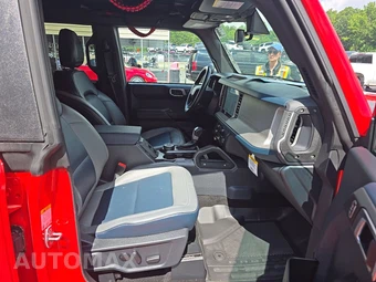 2024 Ford Bronco Outer Banks - miniatura 8