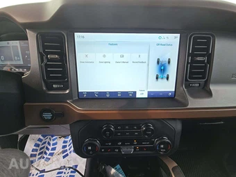 2024 Ford Bronco Outer Banks - miniatura 10