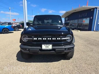 2024 Ford Bronco Outer Banks - miniatura 2