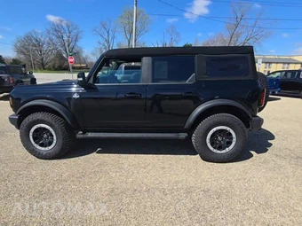 2024 Ford Bronco Outer Banks - miniatura 3