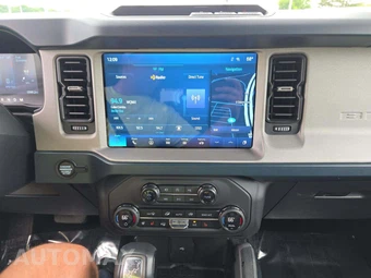2024 Ford Bronco Outer Banks - miniatura 7