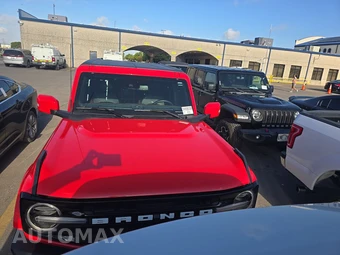 2024 Ford Bronco Outer Banks - miniatura 2