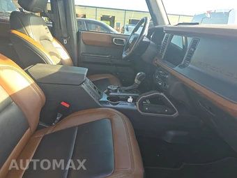2024 Ford Bronco Outer Banks - miniatura 8