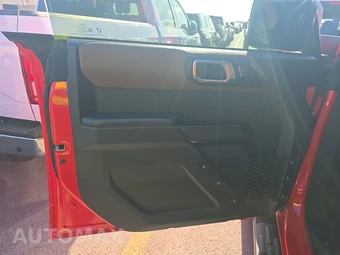 2024 Ford Bronco Outer Banks - miniatura 9