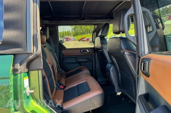 2024 Ford Bronco Outer Banks - miniatura 19