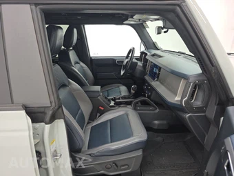 2024 Ford Bronco Outer Banks - miniatura 8