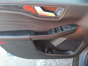 2024 Ford Escape ST-Line - miniatura 15