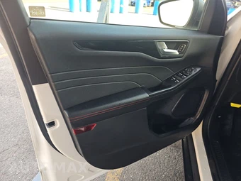 2024 Ford Escape ST-Line – miniatura 15