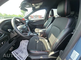 2024 Ford Escape ST-Line – miniatura 7